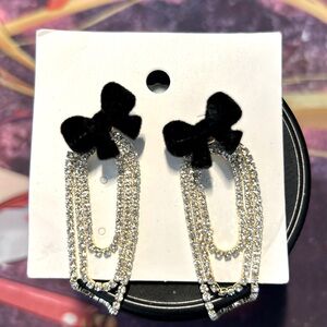 Elegant earrings, Bloomy brand , size earrings small